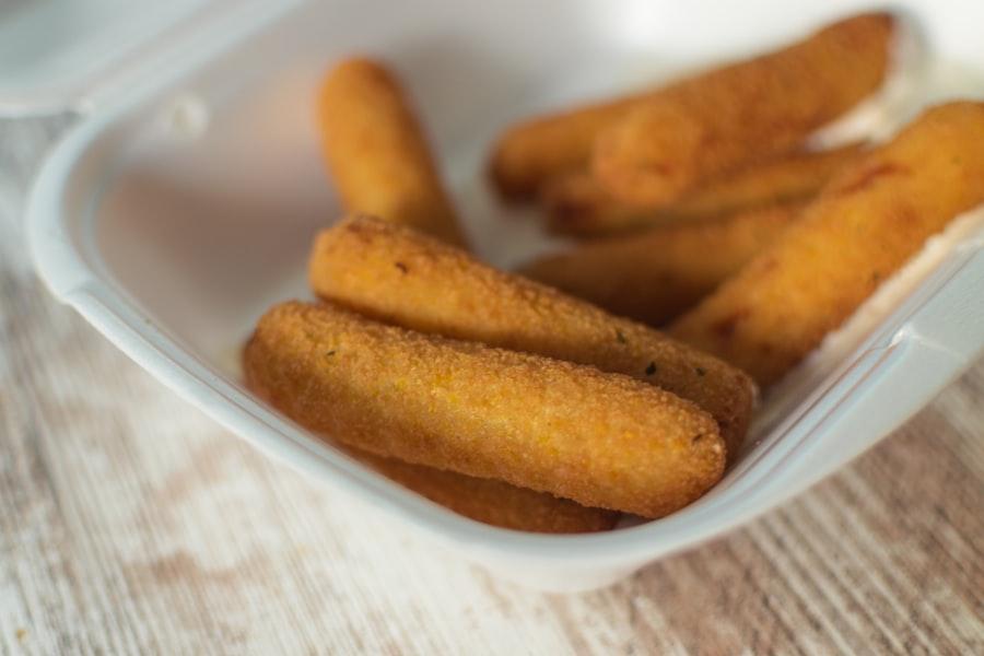 Mozzarella cheese sticks with dip